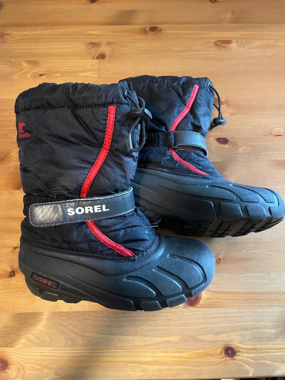 Sorel Black & Red Winter Boots | Kids Size 4 | Good Condition ❄️🥾